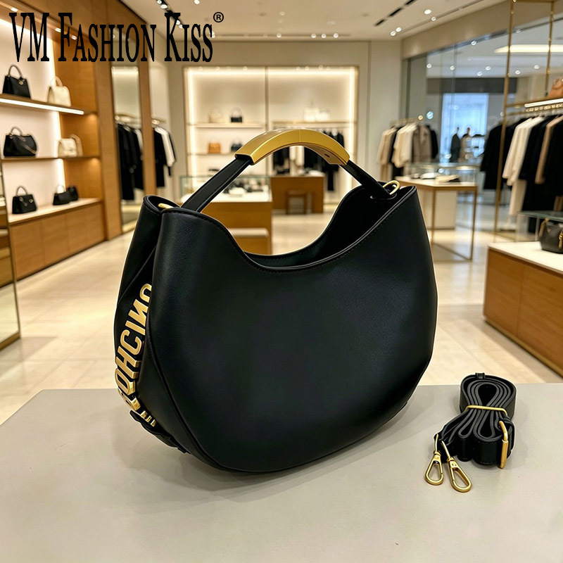 Luxury Bags Vendor - حقيبة نسائية نصف دائرية ذهبية اللون