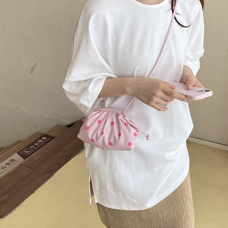 حقائب يد فاخرة صغيرة الحجم من  - مراجعة Luxury Bags Vendor وسعره
