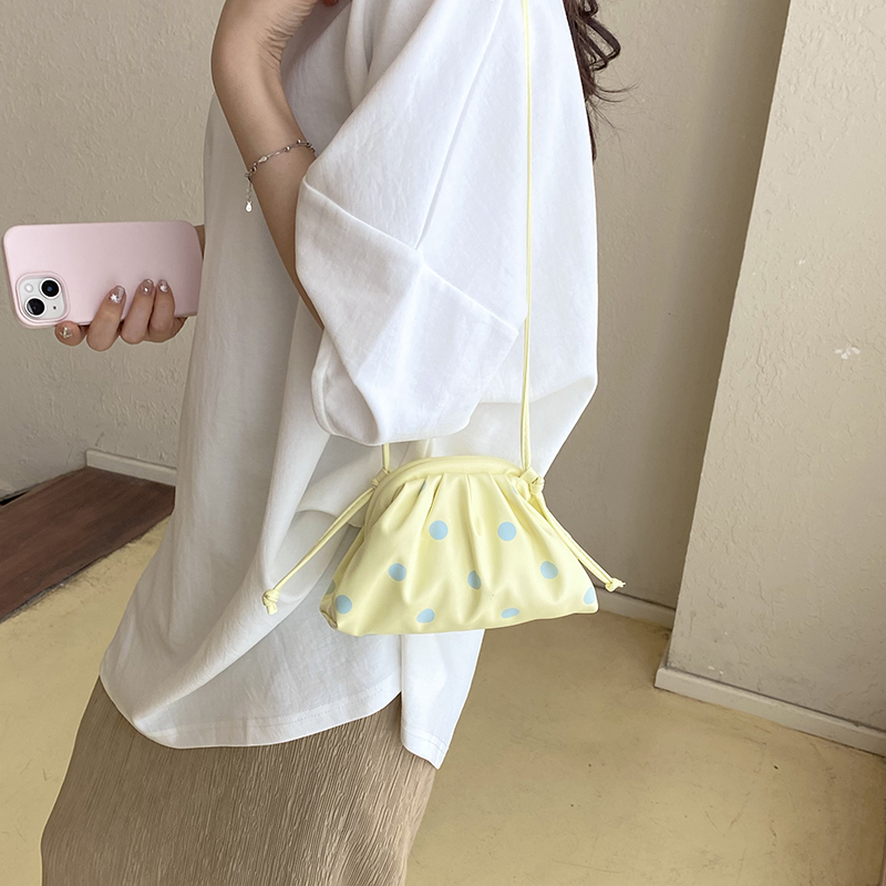 حقائب يد فاخرة صغيرة الحجم من  - مراجعة Luxury Bags Vendor وسعره