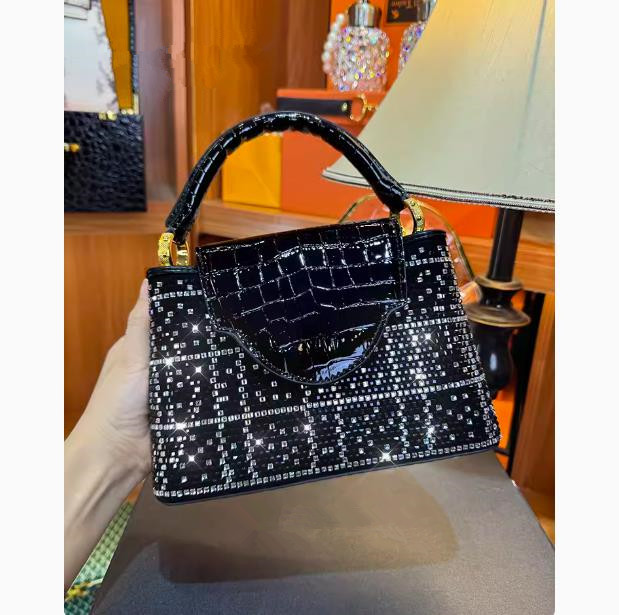 حقيبة يد نسائية فاخرة مرصعة با - مراجعة Luxury Bags Entry وسعره