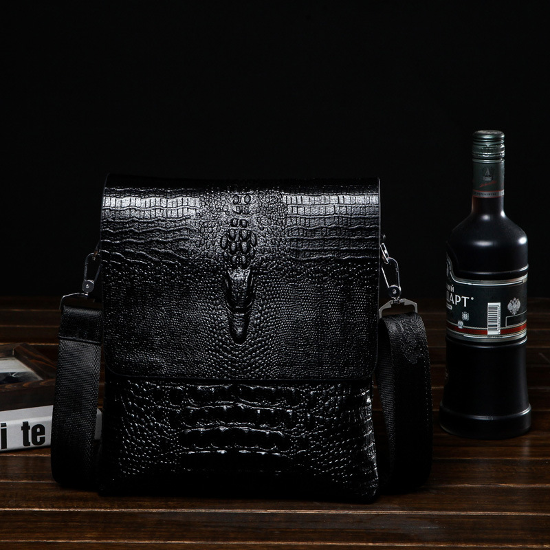 حقيبة كتف من جلد التمساح للرجا - مراجعة Luxury Bags Storage وسعره