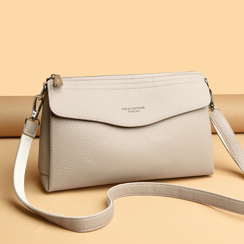 حقائب كتف نسائية صغيرة ذات لون - مراجعة Luxury Bags News وسعره