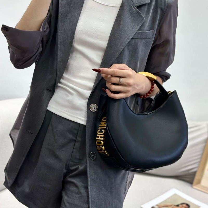 حقيبة نسائية نصف دائرية ذهبية  - مراجعة Luxury Bags Vendor وسعره