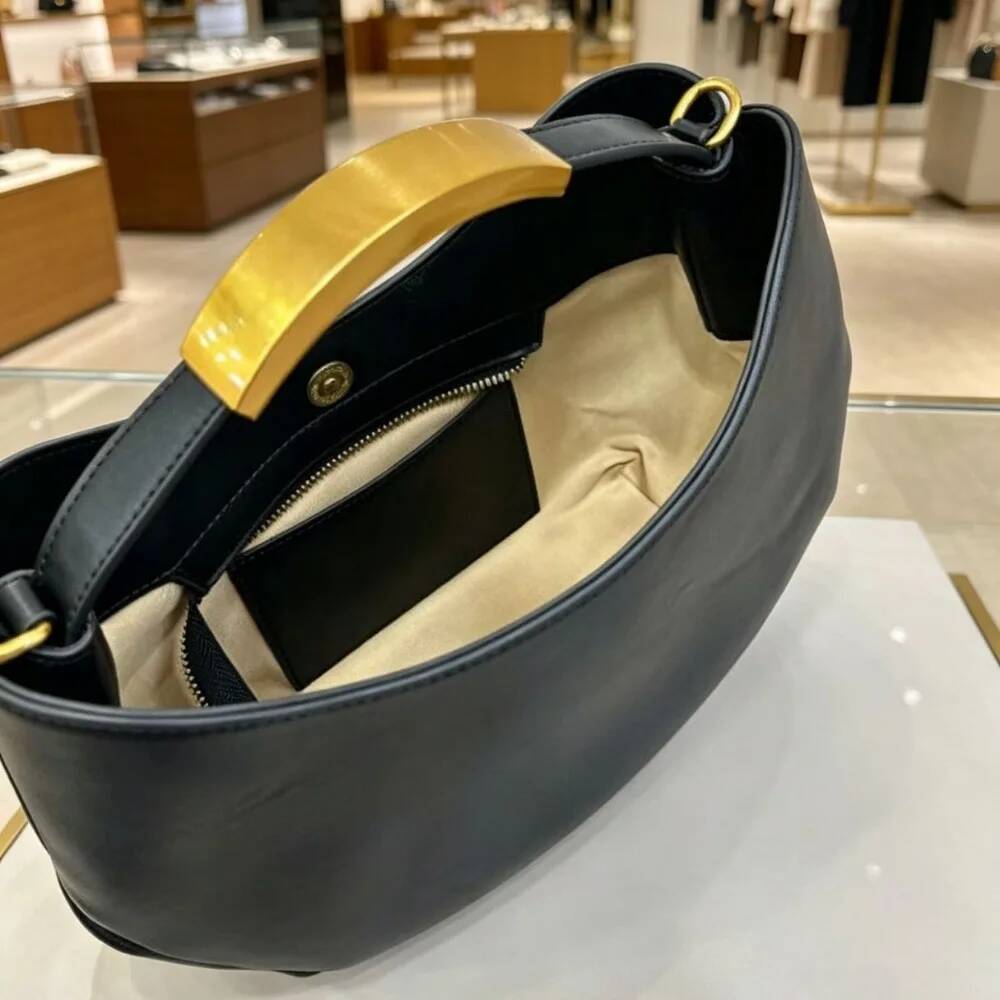 حقيبة نسائية نصف دائرية ذهبية  - مراجعة Luxury Bags Vendor وسعره
