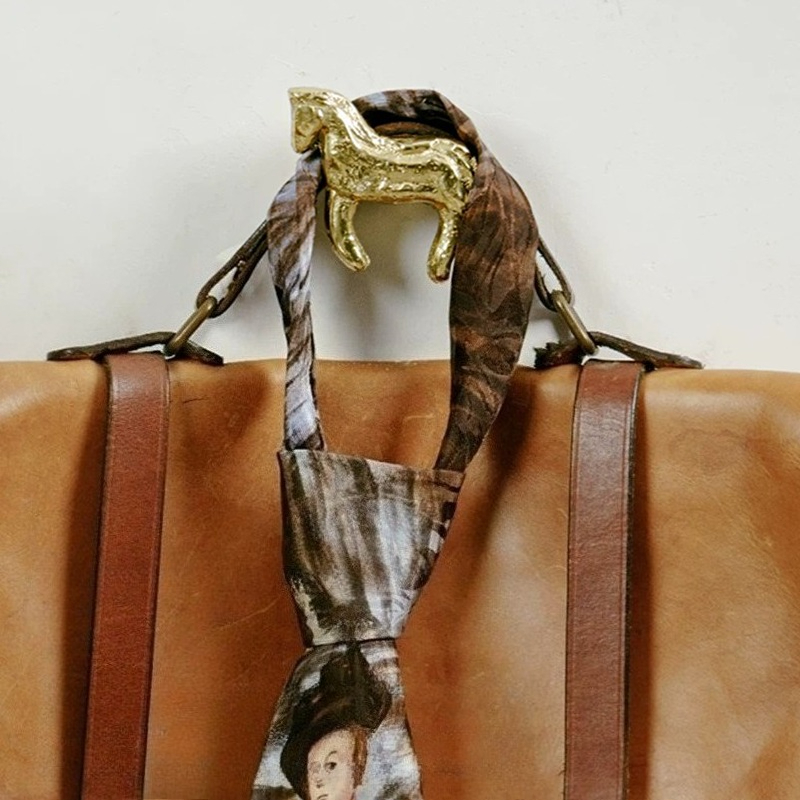خطاف تعليق جداري فاخر على شكل  - مراجعة Luxury Bags Storage وسعره